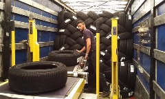 Destuff-it un loading tires